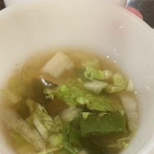 牡蠣鍋の残り汁でわかめと白菜スープ！